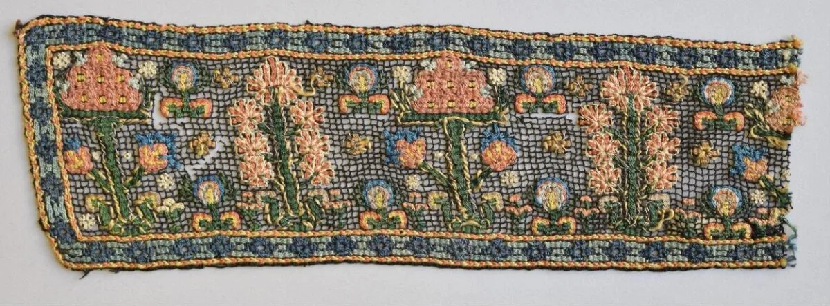 Scarf border — تصویر رکورد موزهٔ ویکتوریا و آلبرت