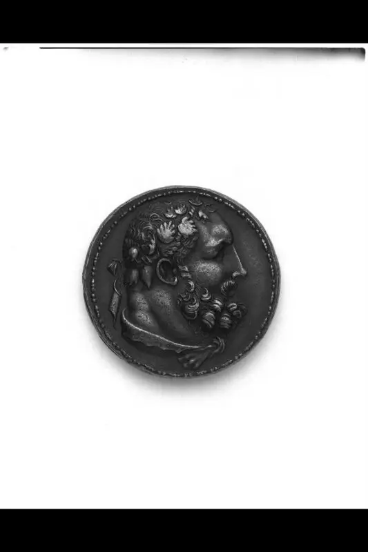 Medal: Hercules — تصویر رکورد موزهٔ ویکتوریا و آلبرت