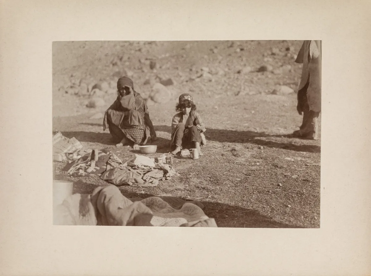 Girl and Woman of the Luren (Western Asia Expedition 1906-1907 - 4 Persia 1907) — تصویر رکورد یوروپیانا