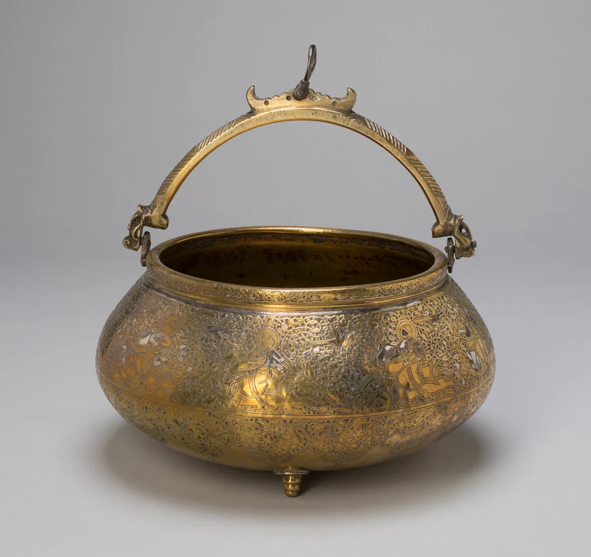 Bowl (Tas) with Polo Players against Foliated Scrolls — تصویر رکورد مؤسسهٔ هنر شیکاگو (دسترسی آزاد)