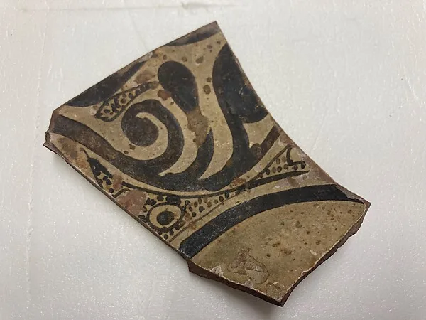 Fragment of a Bowl — تصویر رکورد موزهٔ متروپولیتن (دسترسی آزاد)