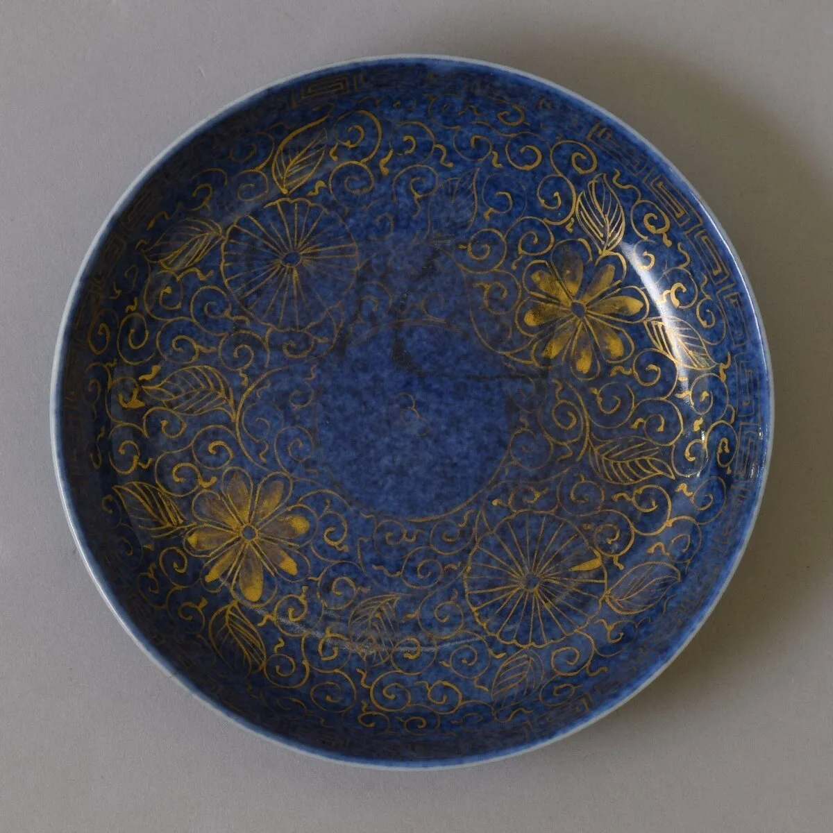 Saucer — تصویر رکورد موزهٔ ویکتوریا و آلبرت