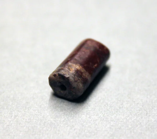 Bead — تصویر رکورد موزهٔ متروپولیتن (دسترسی آزاد)