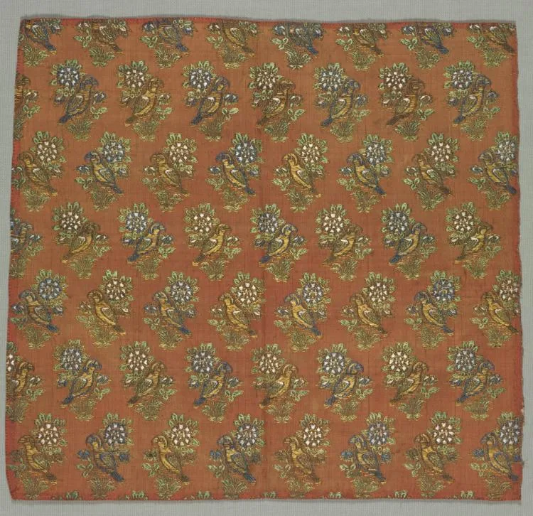 Fragment of Silk Taffeta with “Rose and Nightingale” Motif — تصویر رکورد موزهٔ هنر کلیولند (دسترسی آزاد)