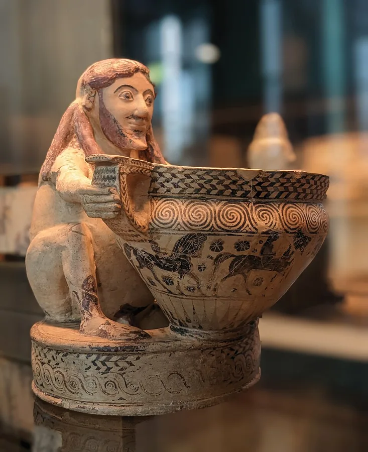Corinthian plastic vase in form of a drinker (Louvre, CA 454) — تصویر رکورد ویکی‌داده