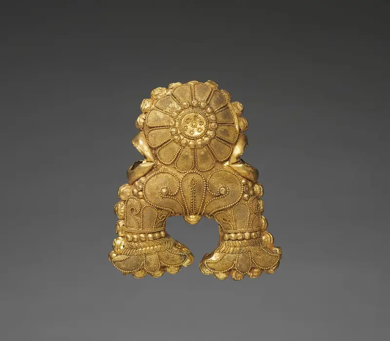 Triratna Pendant — تصویر رکورد موزهٔ هنر کلیولند (دسترسی آزاد) — شمارهٔ رکورد 1973.66.2