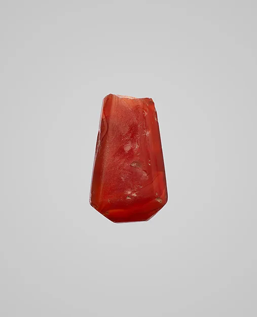 Pendant fragment — تصویر رکورد موزهٔ متروپولیتن (دسترسی آزاد)