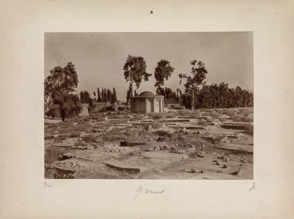 Cemetery in Borujerd (front Asian expedition 1906-1907 - 4 Persia 1907) — تصویر رکورد یوروپیانا