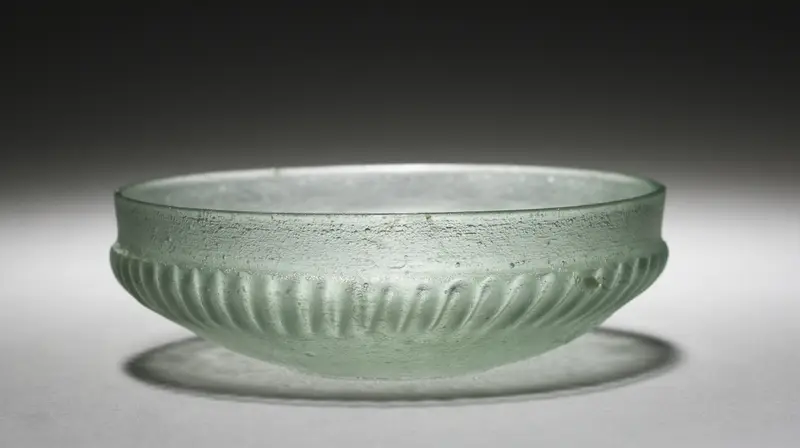 Shallow Ribbed Bowl — تصویر رکورد موزهٔ هنر کلیولند (دسترسی آزاد)