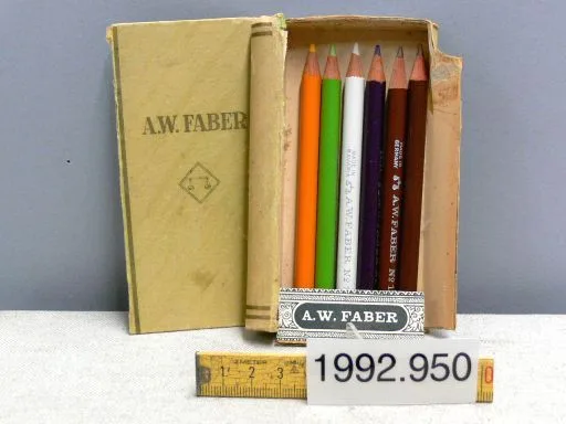 School supplies: writing utensils & case — تصویر رکورد یوروپیانا