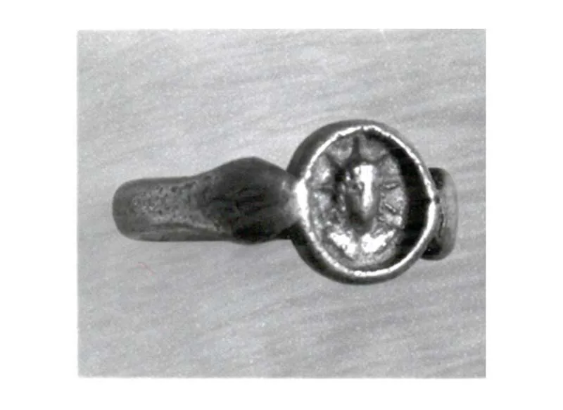 Finger ring — تصویر رکورد موزهٔ متروپولیتن (دسترسی آزاد)