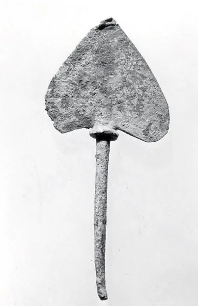 Arrowhead or spear head — تصویر رکورد موزهٔ متروپولیتن (دسترسی آزاد)