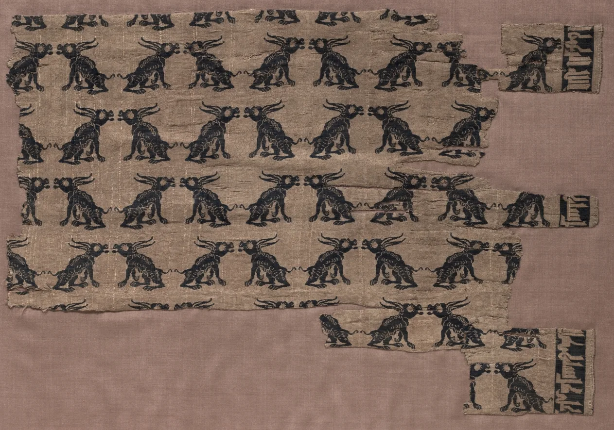 Fragment with Rows of Confronted Rabbits — تصویر رکورد موزهٔ هنر کلیولند (دسترسی آزاد)