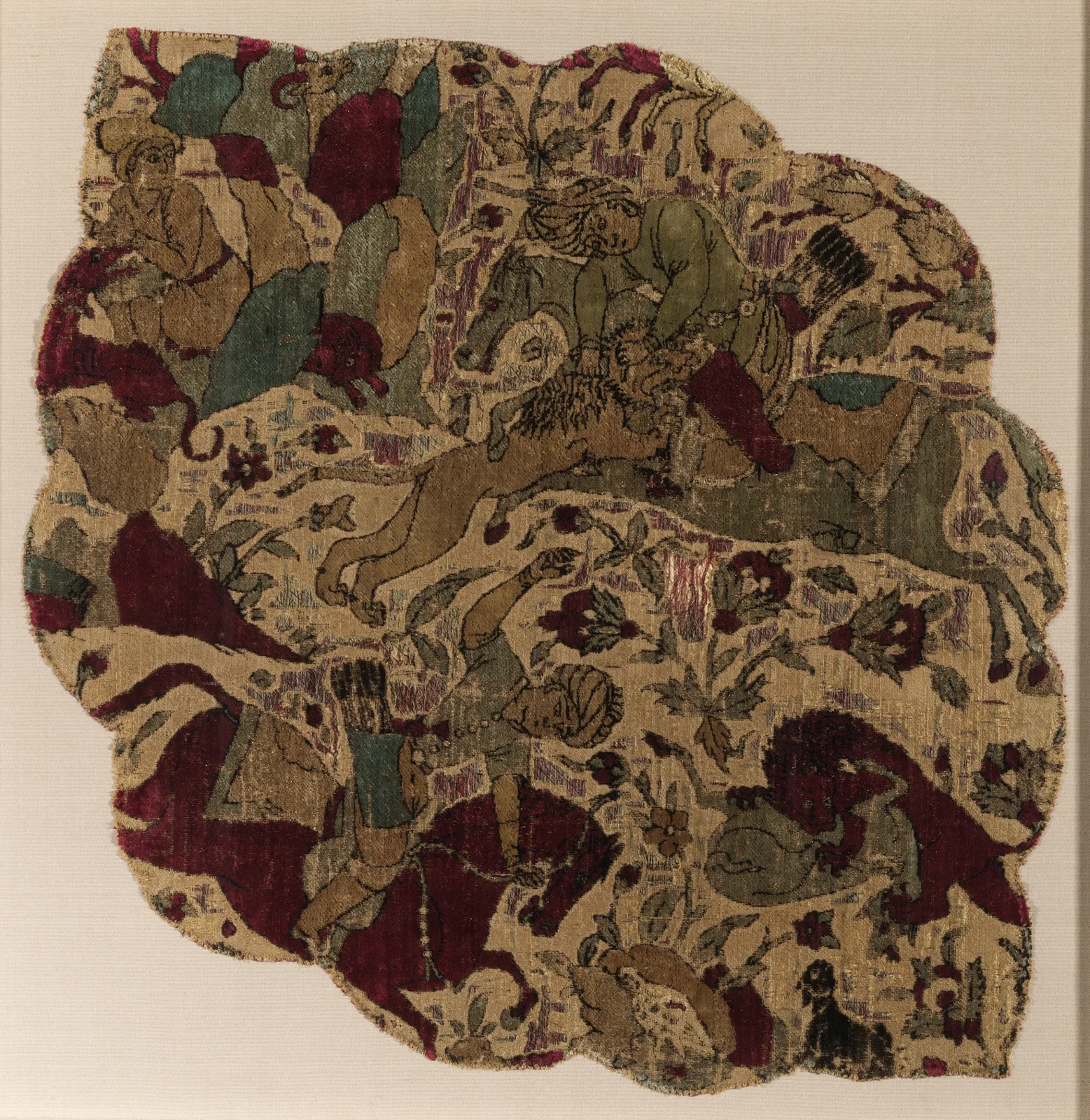 Velvet Panel with Hunting Scene — تصویر رکورد موزهٔ متروپولیتن (دسترسی آزاد)