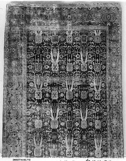 Carpet with Repeating Tree Design — نمای تکمیلی ثبت‌شده در رکورد موزه