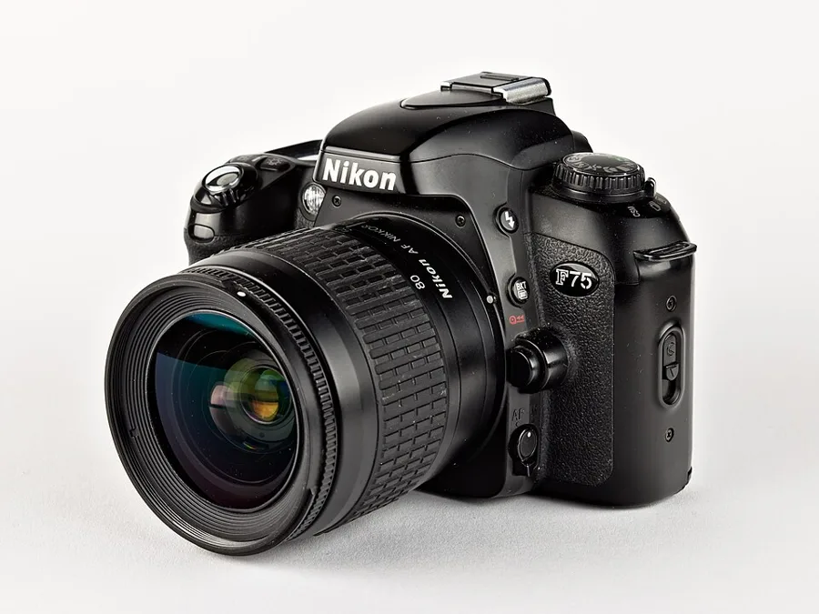 Nikon F75 — تصویر رکورد ویکی‌داده