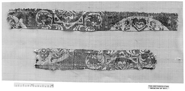 Textile Fragment — تصویر رکورد موزهٔ متروپولیتن (دسترسی آزاد)