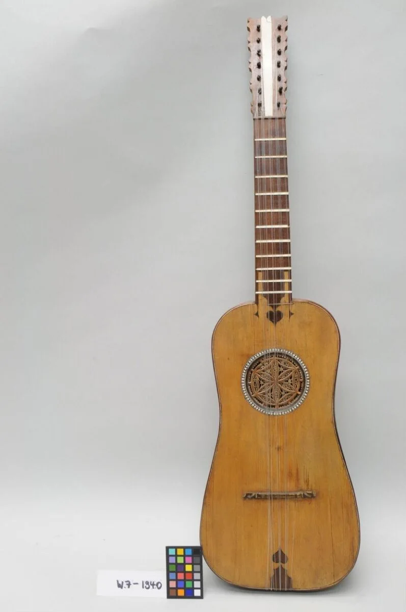 Guitar — تصویر رکورد موزهٔ ویکتوریا و آلبرت