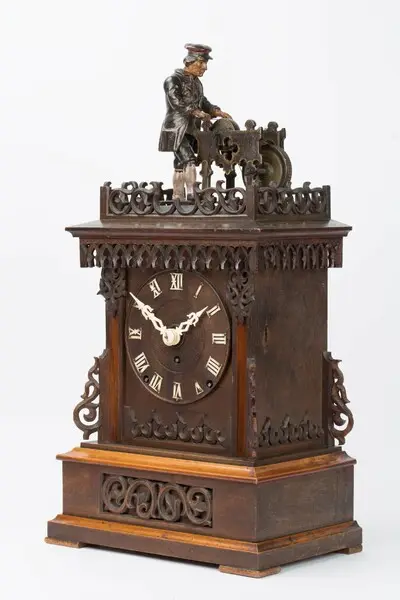 Tischuhr mit Scherenschleifer, wohl Gordian Hettich Sohn, Furtwangen, um 1890 — تصویر رکورد یوروپیانا