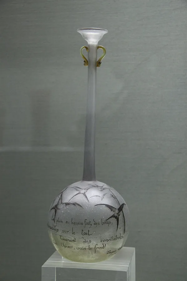 Vase La pluie au bassin fait des bulles — تصویر رکورد ویکی‌داده