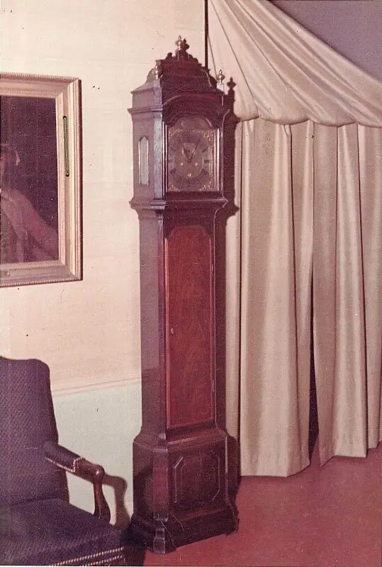 Longcase clock — تصویر رکورد موزهٔ ویکتوریا و آلبرت