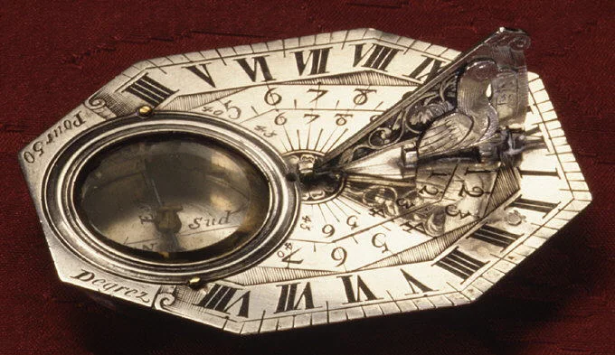 Portable horizontal sundial — تصویر رکورد موزهٔ متروپولیتن (دسترسی آزاد)
