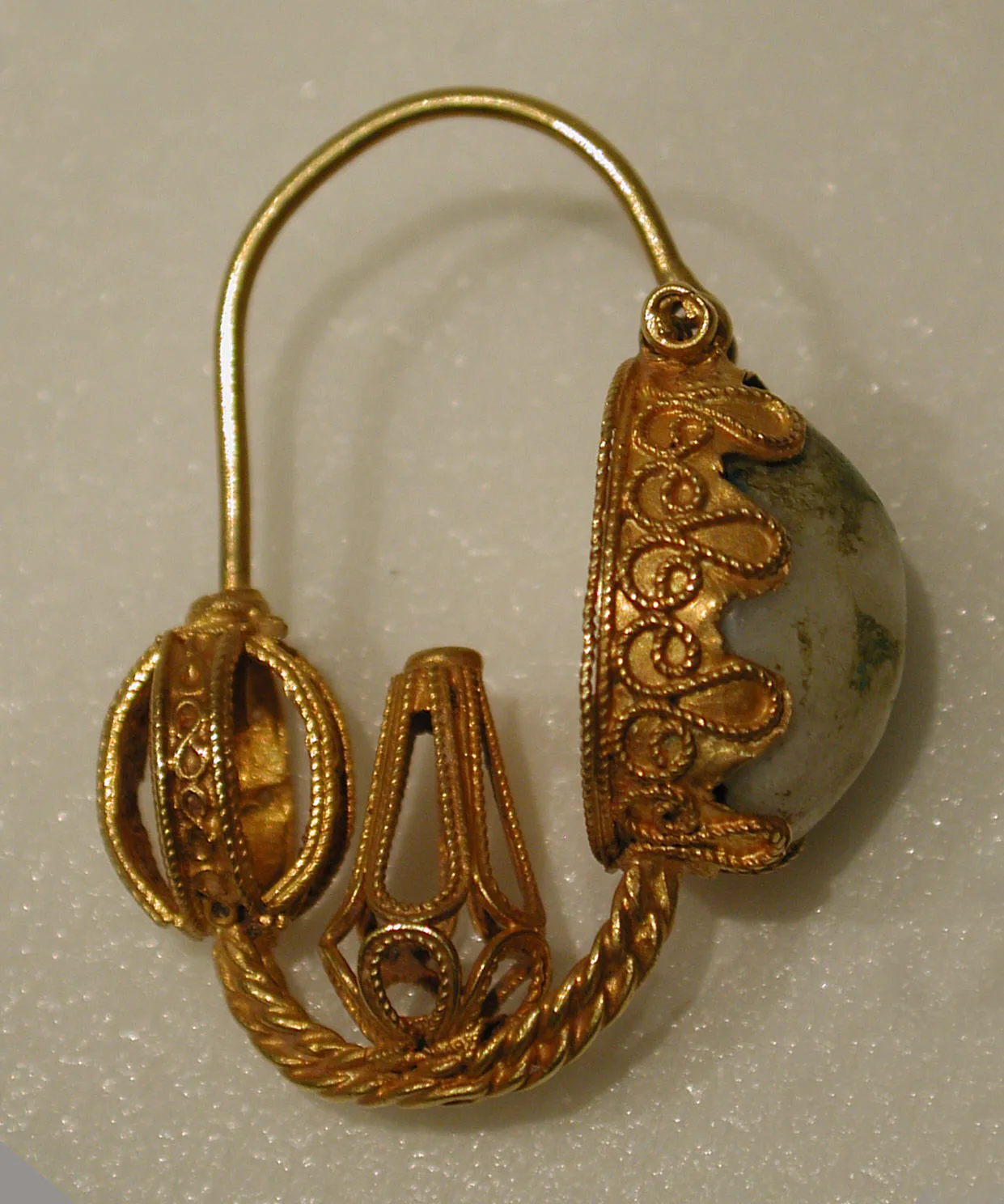 Earring, One of a Pair — تصویر رکورد موزهٔ متروپولیتن (دسترسی آزاد) — شمارهٔ رکورد 52.4.2