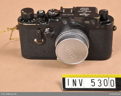 Kamera 151 Leica med bruksanvisning — تصویر رکورد یوروپیانا