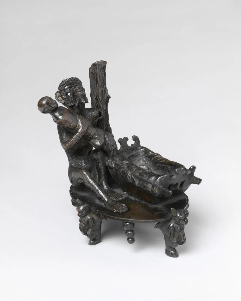Inkstand with a monkey taking a baby from its cradle — تصویر رکورد موزهٔ ویکتوریا و آلبرت