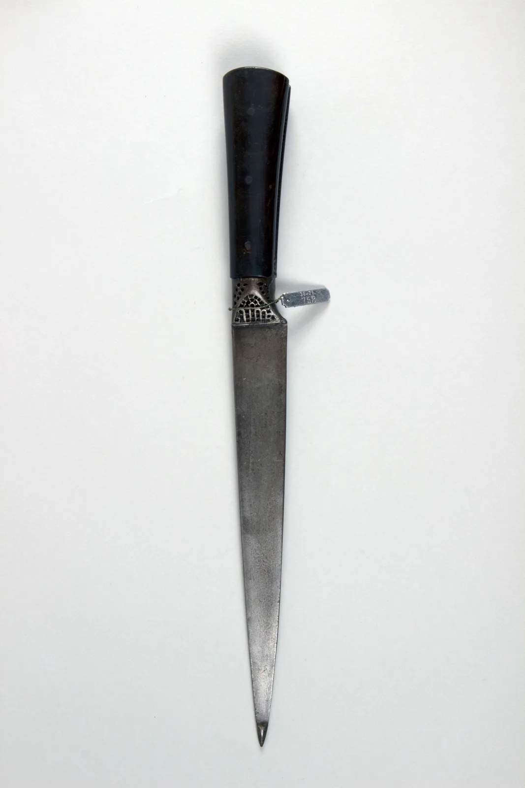 Dagger (Knife) — تصویر رکورد موزهٔ متروپولیتن (دسترسی آزاد)