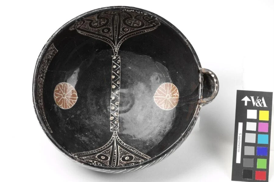 نمای تکمیلیِ همان اثر — شمارهٔ اموال C.104-1957