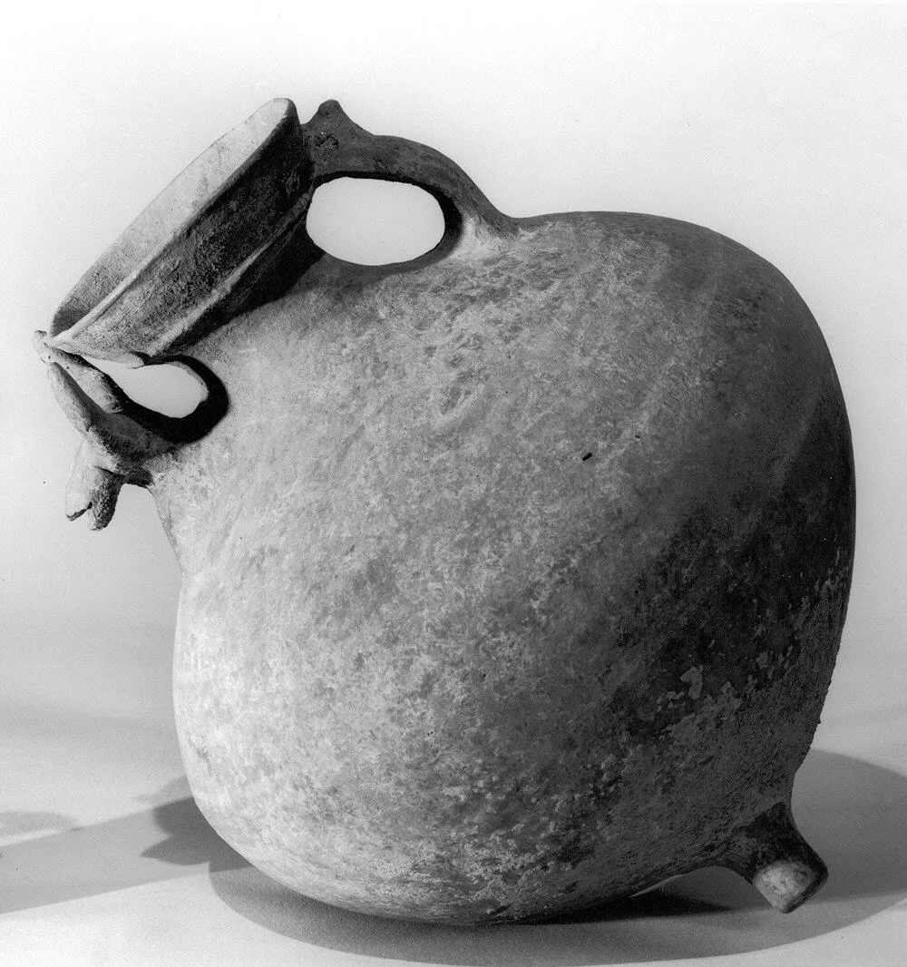 Twin-spouted vessel with animal head spout — تصویر رکورد موزهٔ متروپولیتن (دسترسی آزاد)