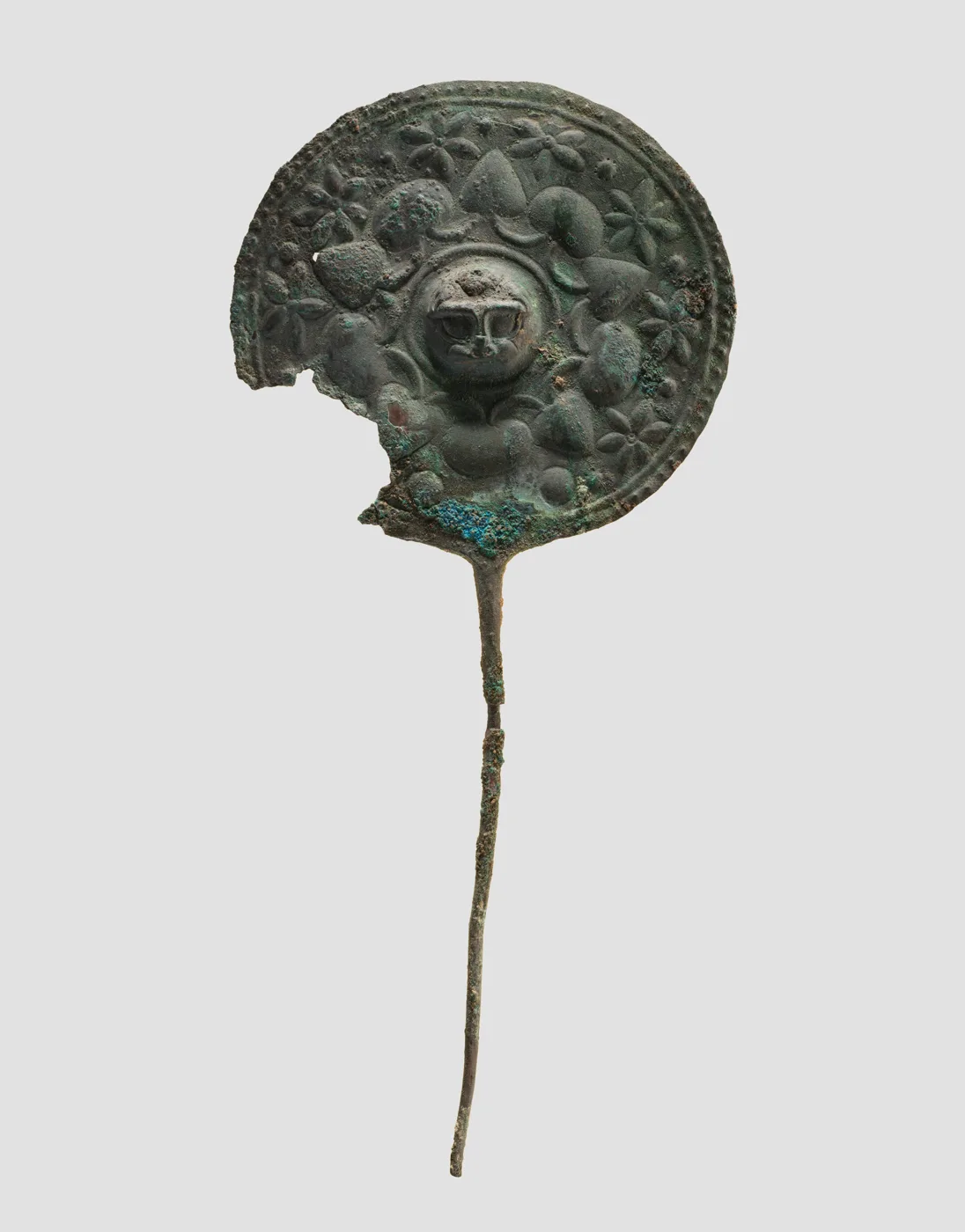 Disc-headed pin — تصویر رکورد موزهٔ متروپولیتن (دسترسی آزاد)