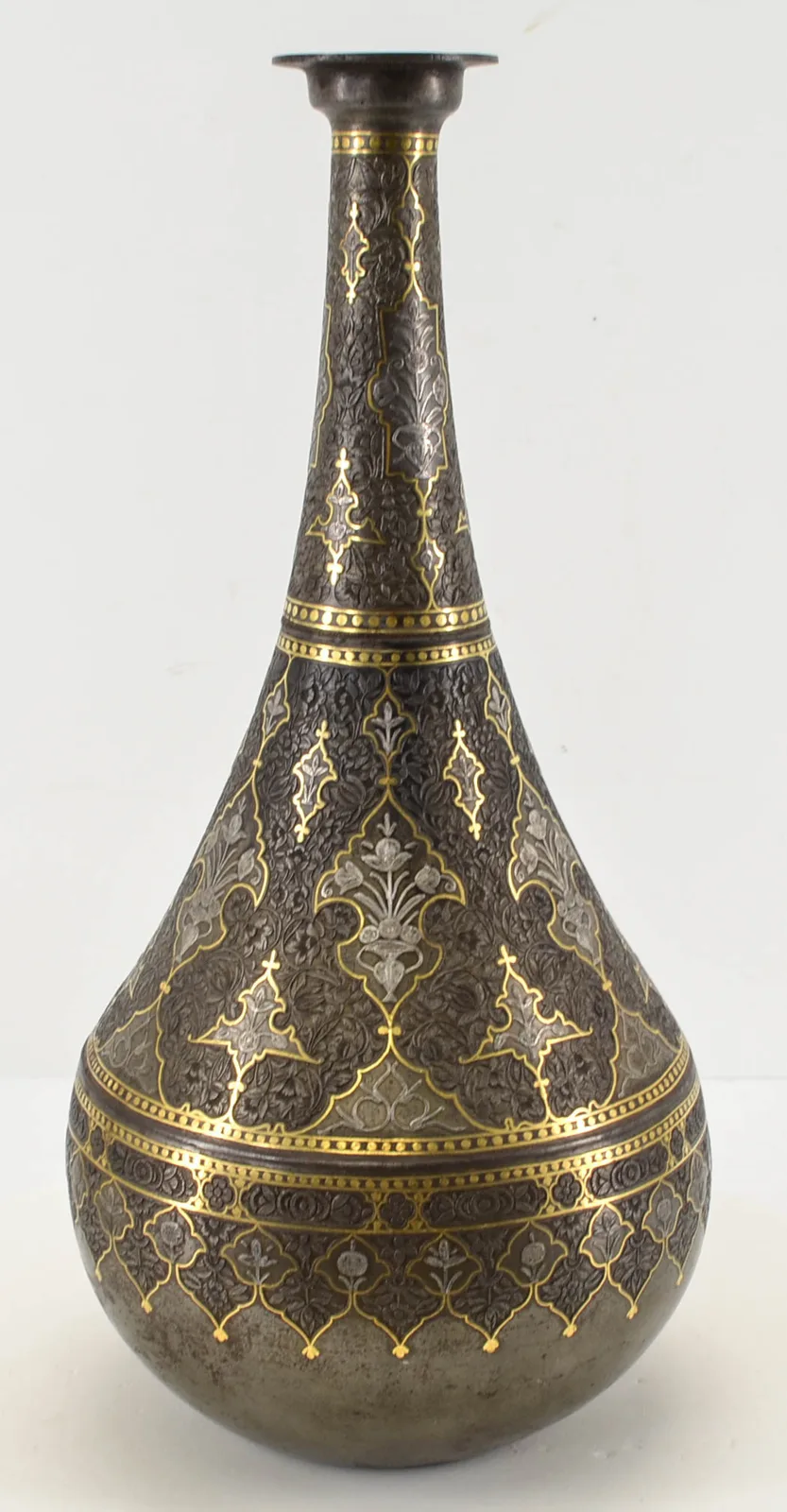 Vase — تصویر رکورد موزهٔ متروپولیتن (دسترسی آزاد)