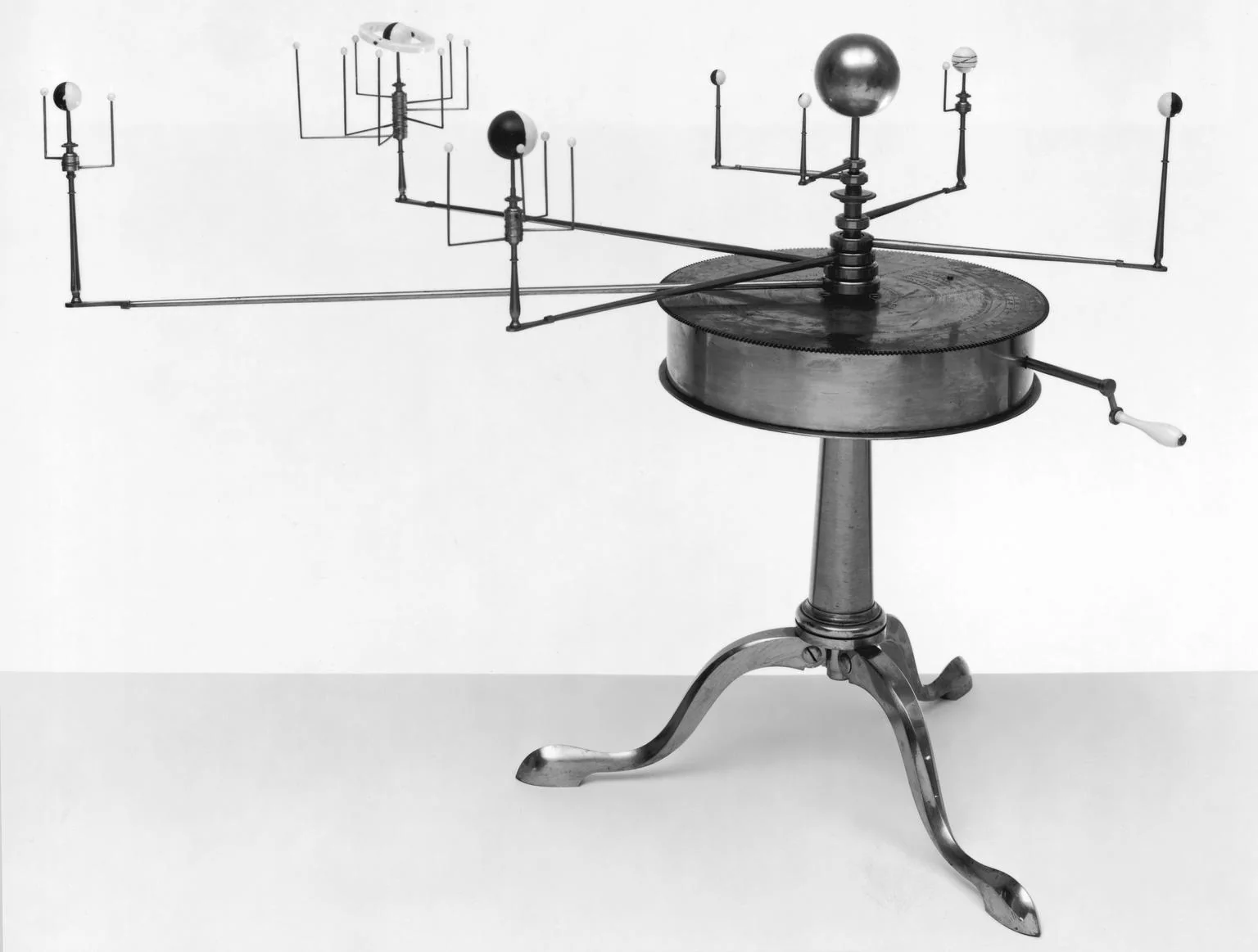 مدل سیارهای اورری (Orrery) — عکس رکورد گروه موزهٔ علوم بریتانیا