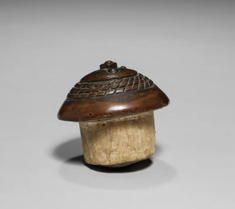 Female Bowl-Bearing Figure (lid) — تصویر رکورد موزهٔ هنر کلیولند (دسترسی آزاد)