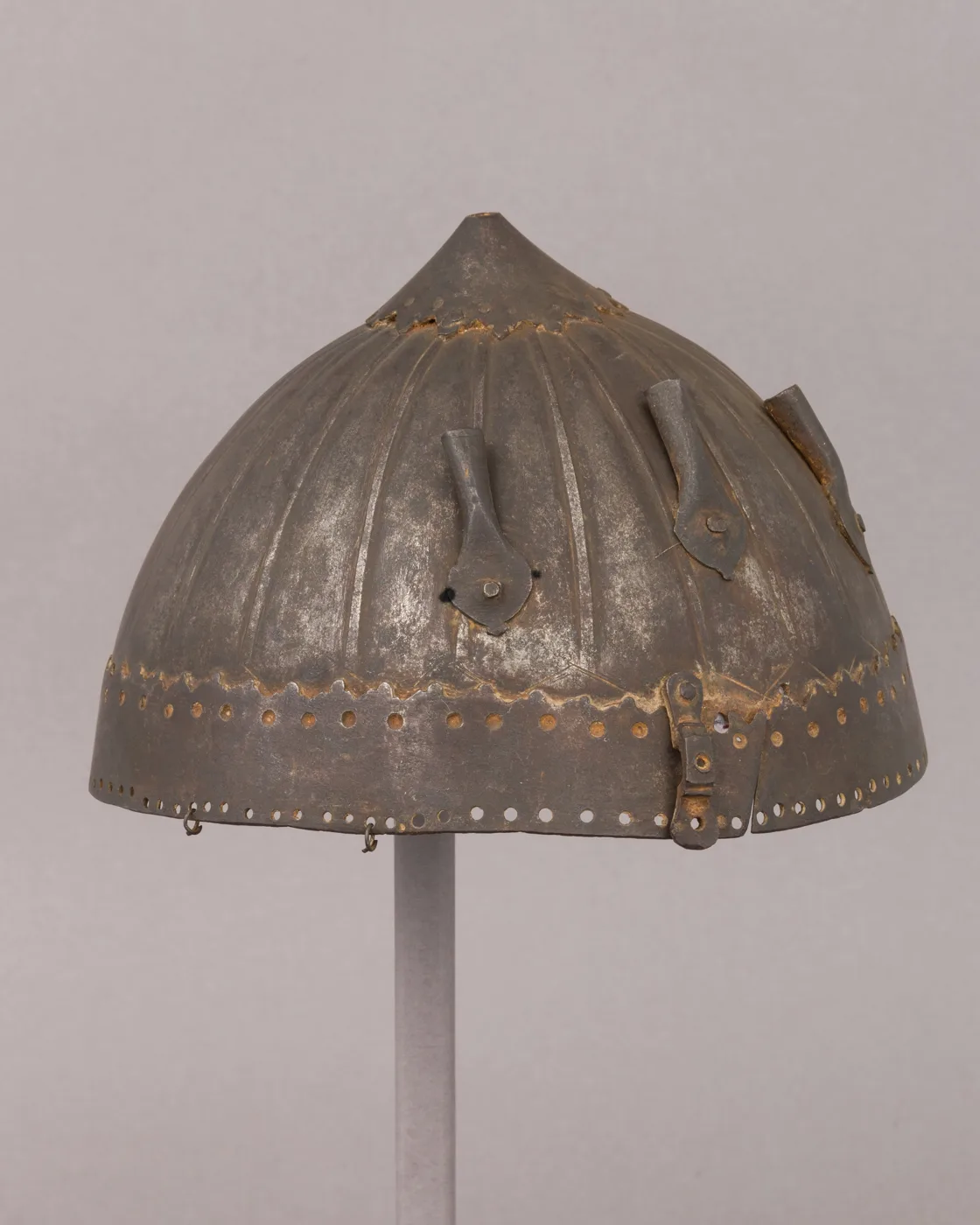 Helmet — تصویر رکورد موزهٔ متروپولیتن (دسترسی آزاد)