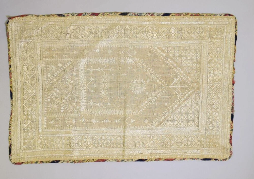 نمای تکمیلی همان اثر — شمارهٔ اموال CIRC.767-1912