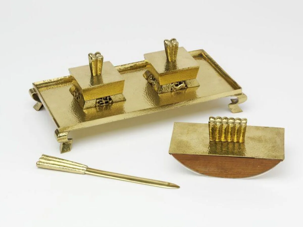 Inkstand — تصویر رکورد موزهٔ ویکتوریا و آلبرت