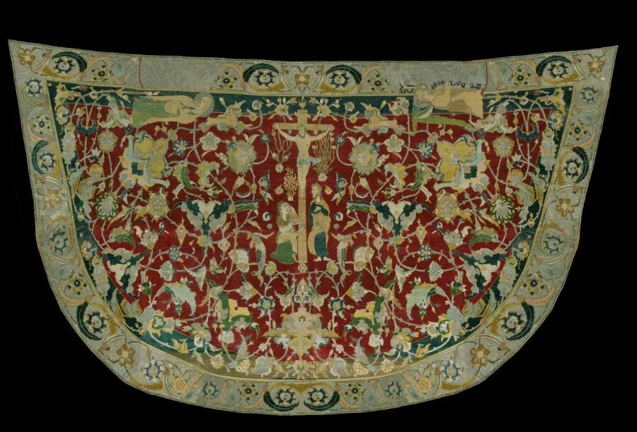 نمای تکمیلیِ همان اثر — شمارهٔ اموال 477-1894, T.30-1926, T.211-1930