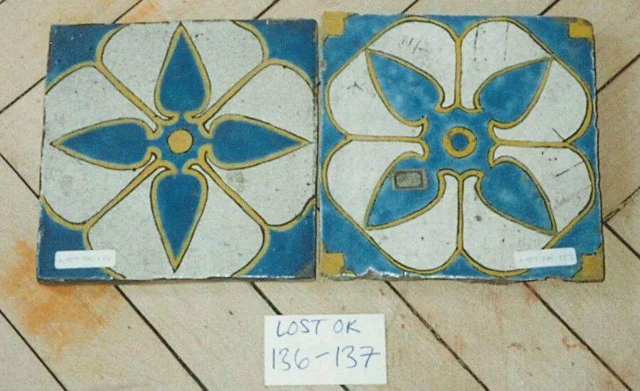 Tehran Floor Tile with Turquoise Blue Quatrefoil — تصویر رکورد موزهٔ ویکتوریا و آلبرت