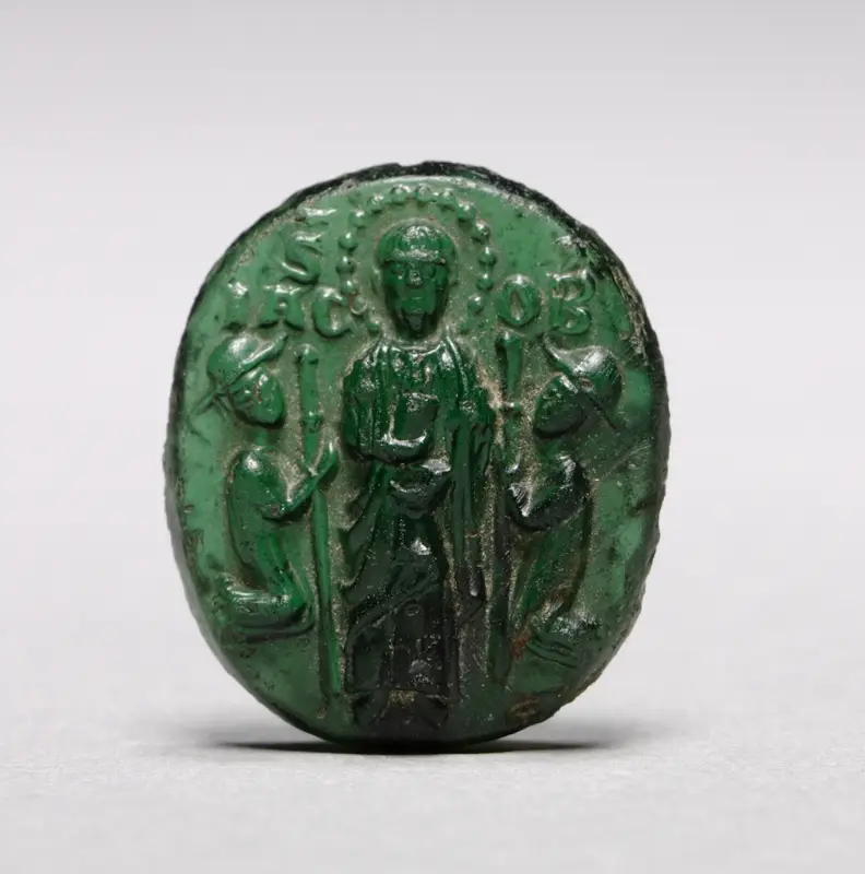 Devotional Badge with Saint James Flanked by Two Kneeling Pilgrims — تصویر رکورد موزهٔ هنر کلیولند (دسترسی آزاد)