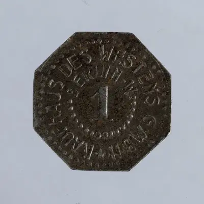 Tehnica: batere; Muchia: netedă; Aversul: Inscripție dispusă circular pe margine, delimitată la exterior de un cerc perlat și la interior de un cerc perlat intercalat de BERLIN-W. Central nominalul 1. — تصویر رکورد یوروپیانا