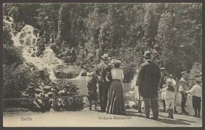 Ansichtskarte Schaulustige am Victoria-Wasserfall, Kreuzberg — تصویر رکورد یوروپیانا