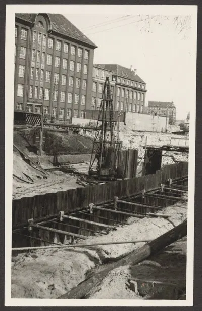 Ansichtskarte Baustelle, Schleusenumbau an der Schlesischen Brücke — تصویر رکورد یوروپیانا