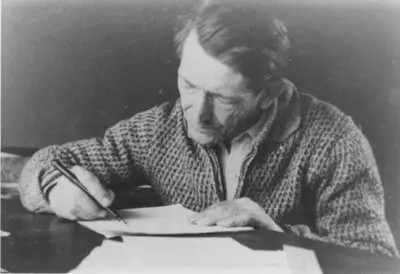 Heinrich Lersch bei seiner Arbeit im Gartenhaus — تصویر رکورد یوروپیانا