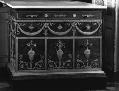COMMODE - Commode écritoire — تصویر رکورد یوروپیانا
