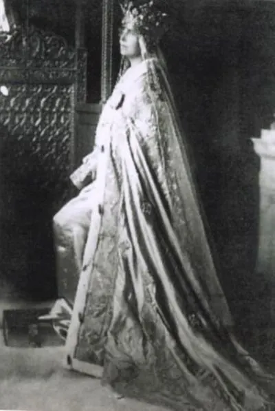 Regina Maria a României, la Marea Încoronare de la Alba-Iulia, din 15 octombrie 1922 — تصویر رکورد یوروپیانا