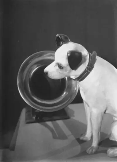 [Publicitat de l'empresa discogràfica His Master's Voice] — تصویر رکورد یوروپیانا