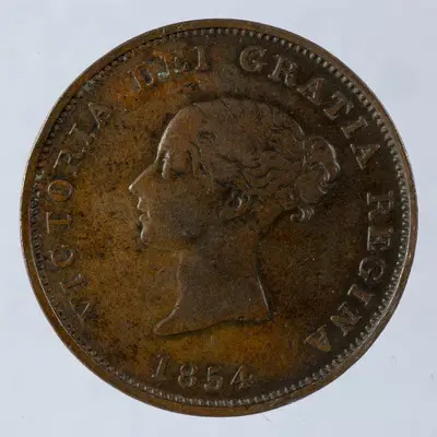 Tehnica: batere; Muchia: netedă; Aversul: Legendă dispusă circular pe margine, delimitată la exterior de un cerc perlat. Central bustul reginei Victoria, reprezentat din profil și orientat spre stânga — تصویر رکورد یوروپیانا